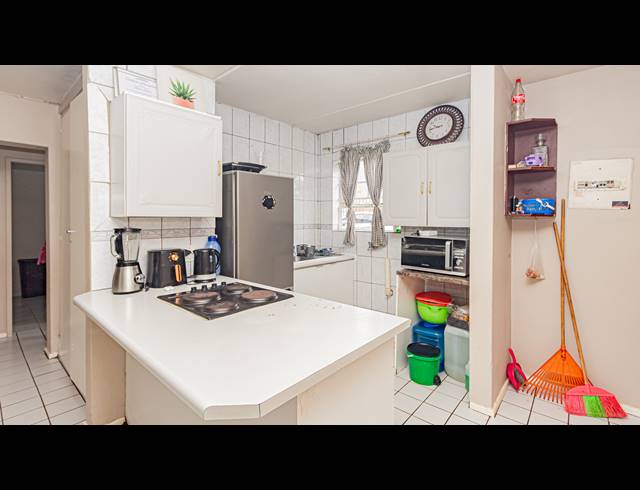 2 BEDROOM APARTMENT TO LET IN WELTEVREDEN PARK